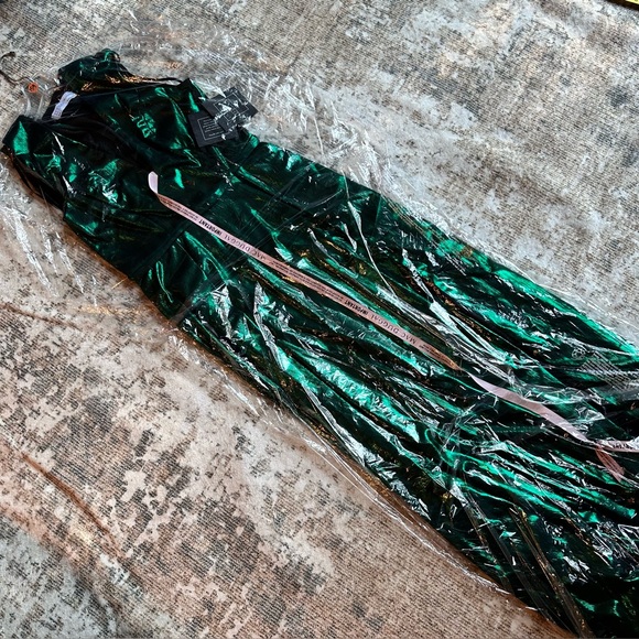 Mac Duggal Size 6 Green 27156 Cap Sleeve Deep V Neck High Slit Metallic
Gown - Picture 3 of 7